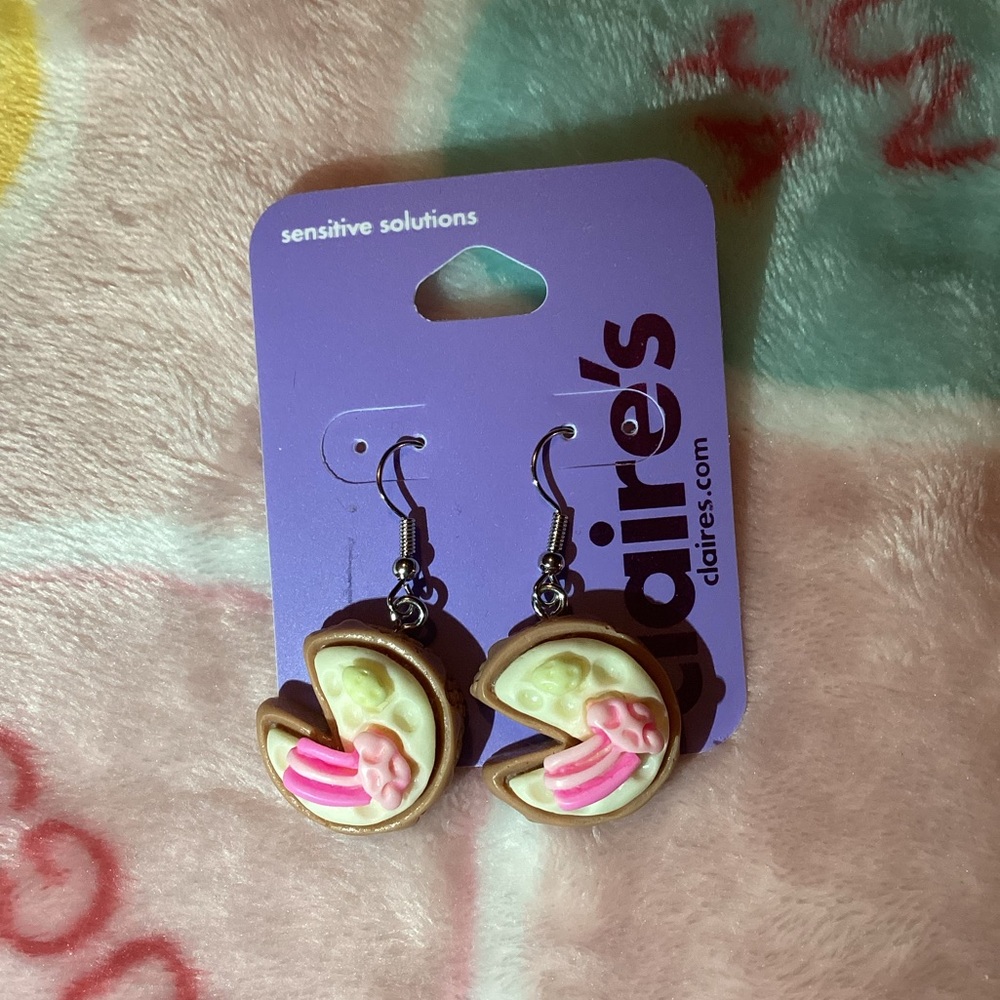 4/$15 💗 NWT Claire’s Novelty Food Cake Earrings